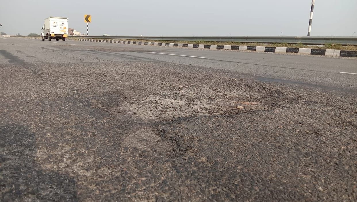 pit in kmp expressway, fear of accidents