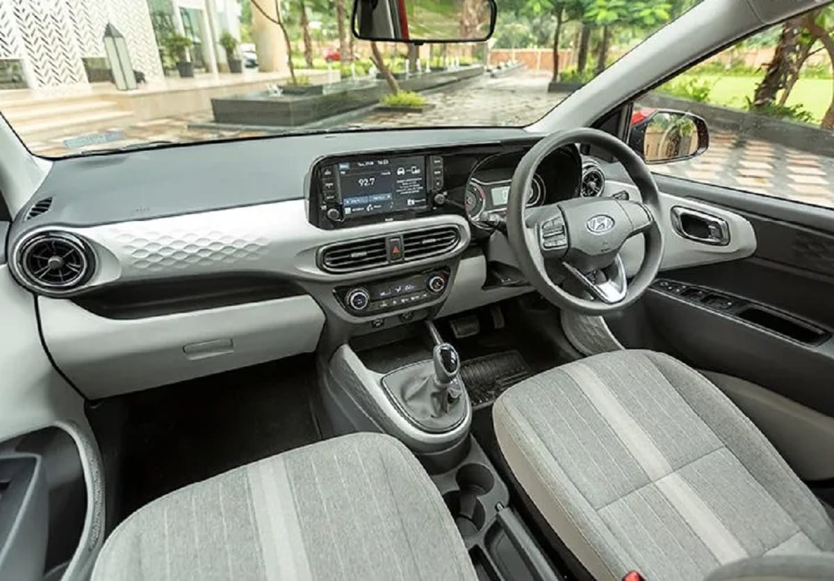 hyundai aura launch hyundai aura specifications and price hyundai aura booking online