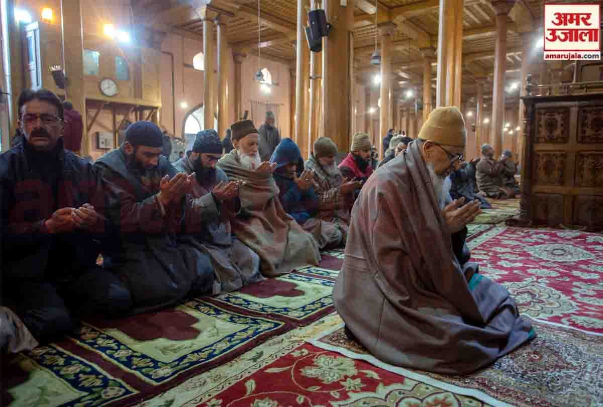 Namaz offered for the first time in Jamia Masjid after Article 370 was removed