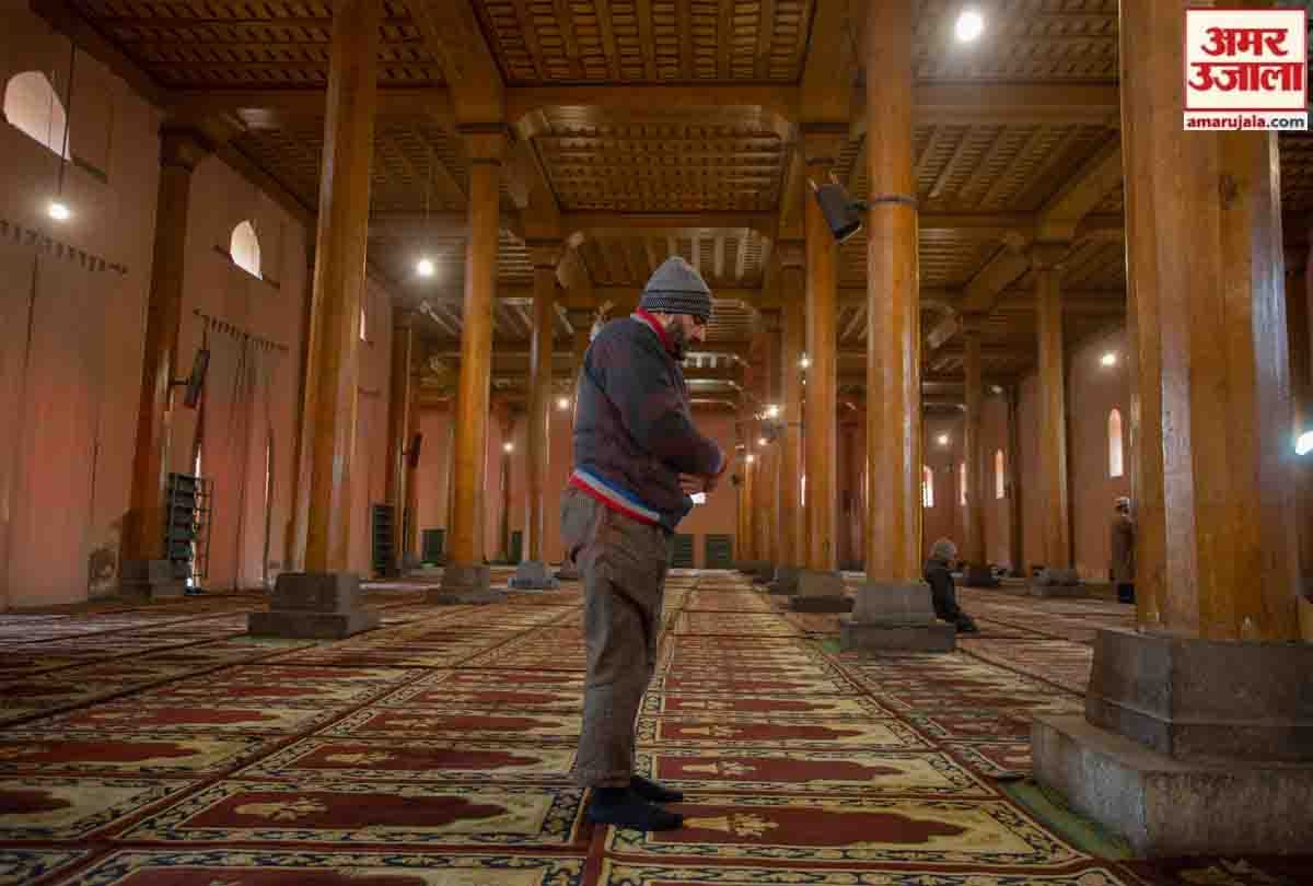 Namaz offered for the first time in Jamia Masjid after Article 370 was removed