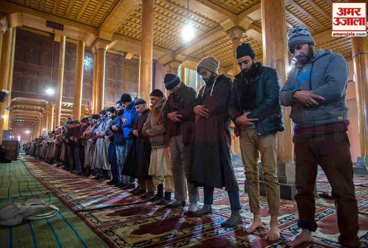 Namaz offered for the first time in Jamia Masjid after Article 370 was removed