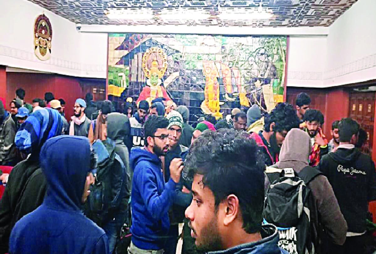 Many hands extended to help Jamia and AMU students