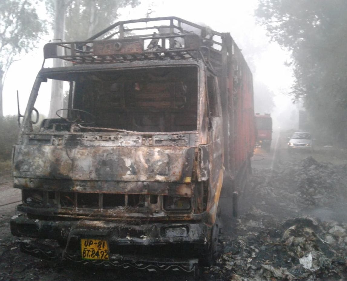 Junk truck filled with fire in Khatauli