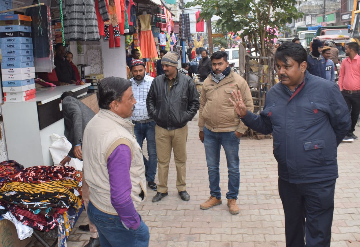 police taken 4 shoppers goods