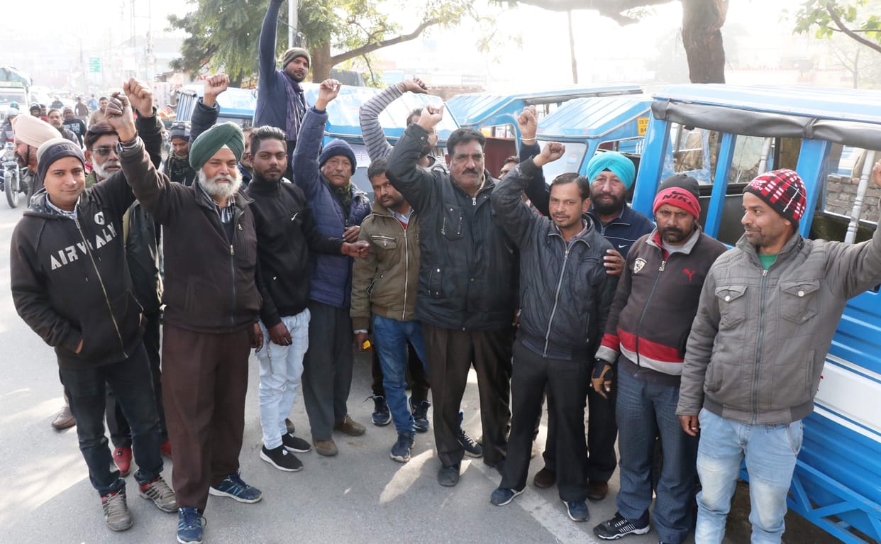 Vikram operators furious over cutting challan