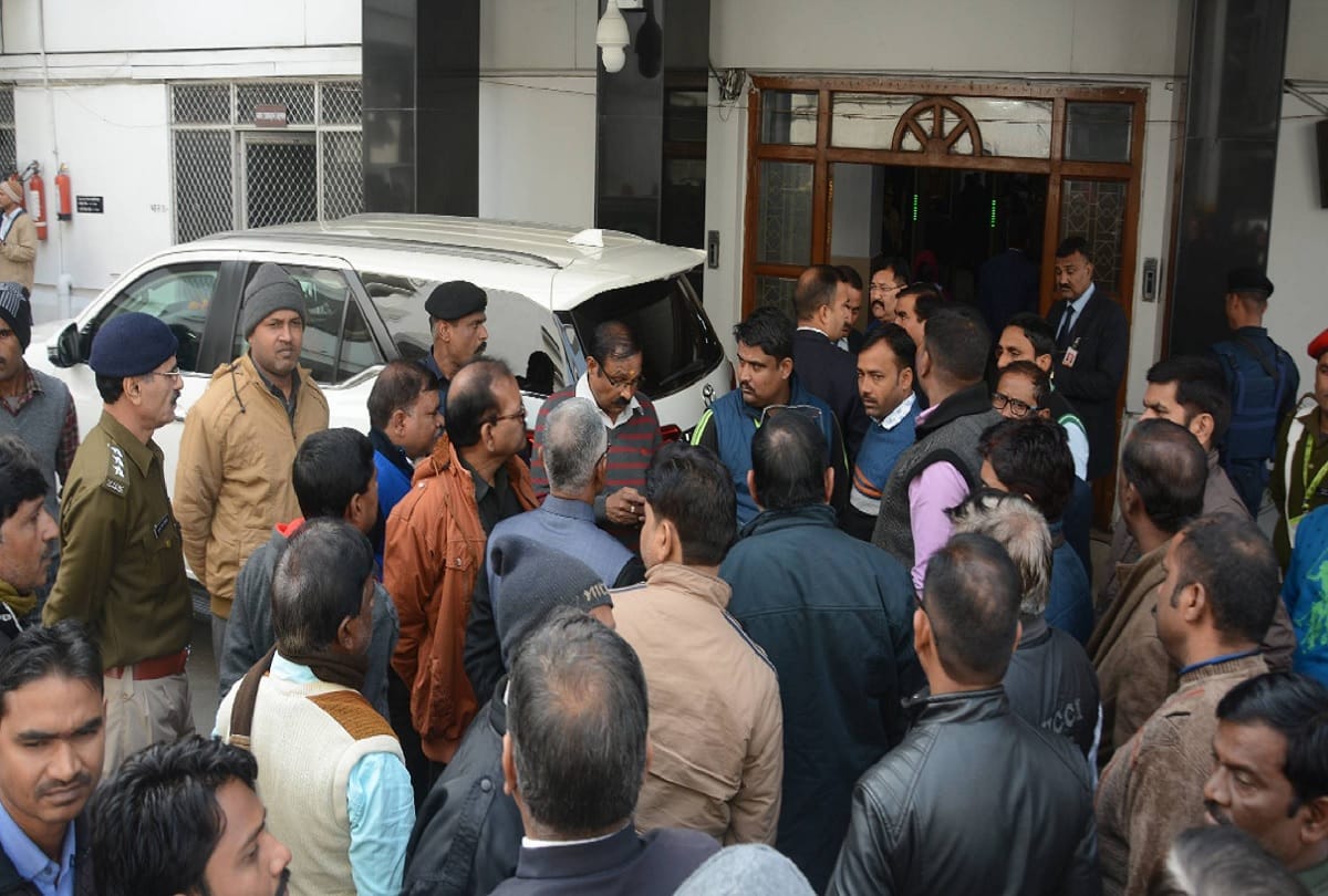 MLA and Minister of State dispute over vehicle in UP