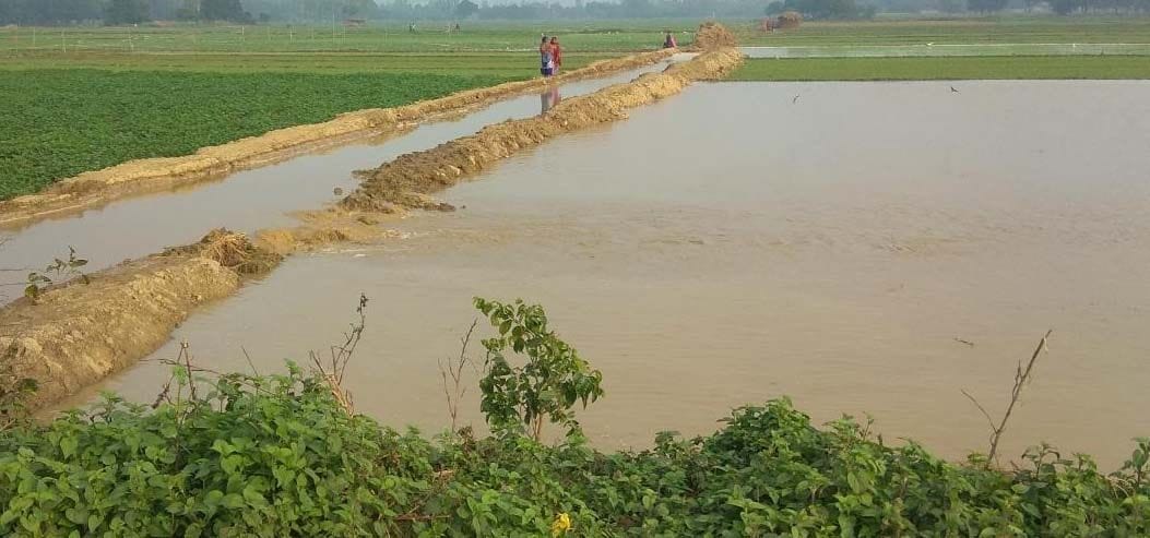 Pratapgarh: Angry farmers made SDO hostage hostage
