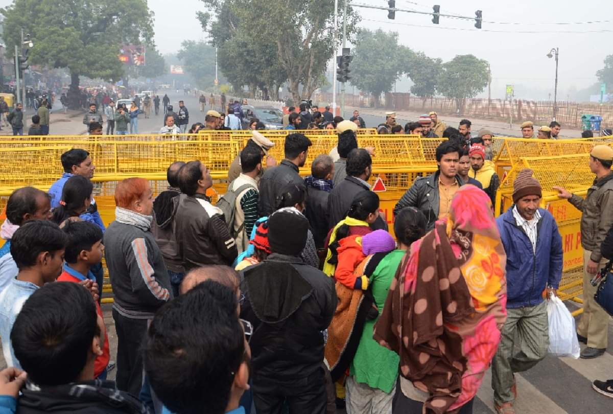 Mobile and Internet services closed for the first time in Delhi