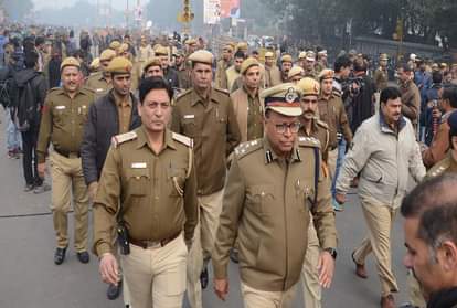 Mobile and Internet services closed for the first time in Delhi