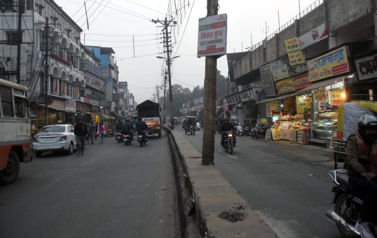pwd makes model to delhi road