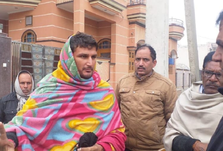 Loot with salesman of petrol pump at Haryana's Narwana
