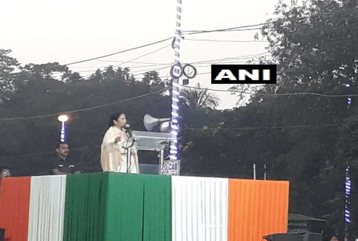 Mamata Banerjee said BJP is dividing the country, Don't stop your protest