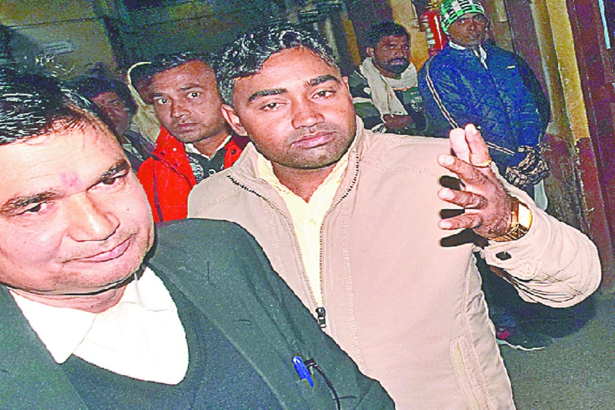 Accused beaten in court by victim father in Meerut of Uttar Pradesh