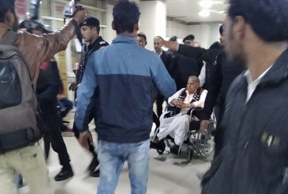 mulayam singh yadav admitted in civil hospital lucknow.