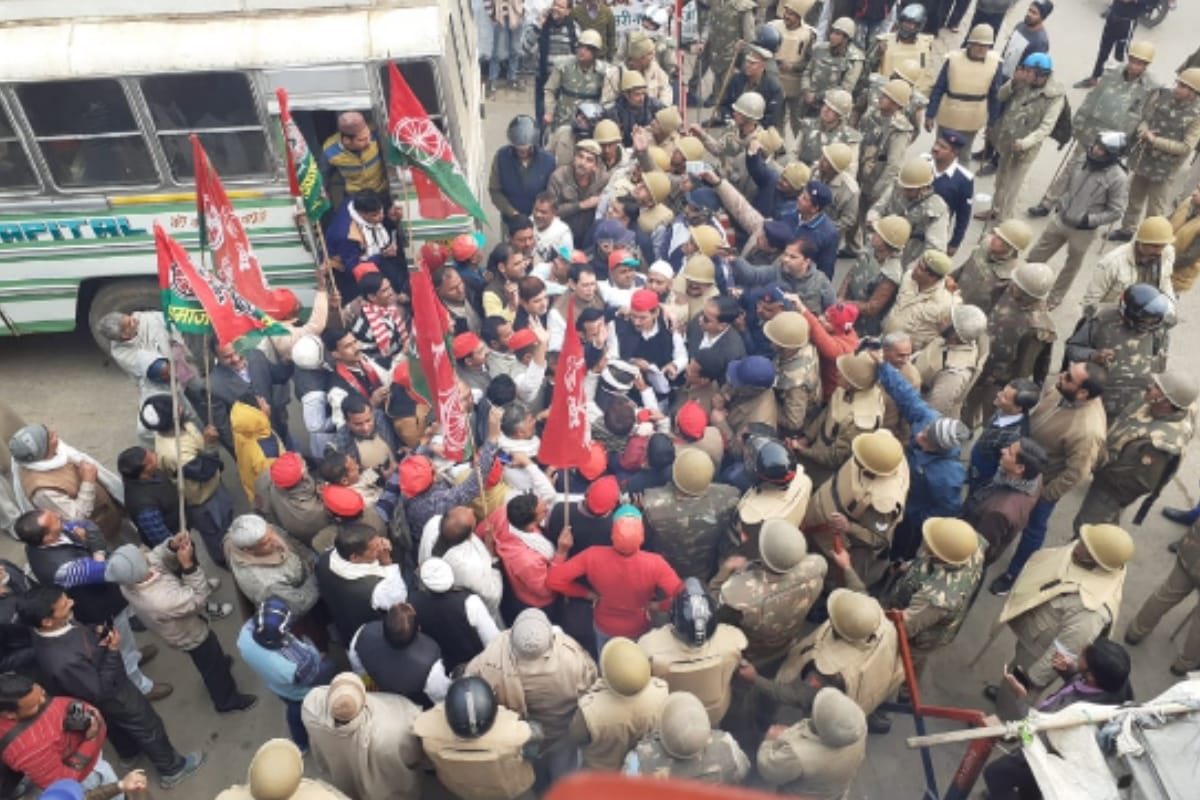 Nrc, caa, cab protest in lakcnow, Internet service stopped in three districts of western UP