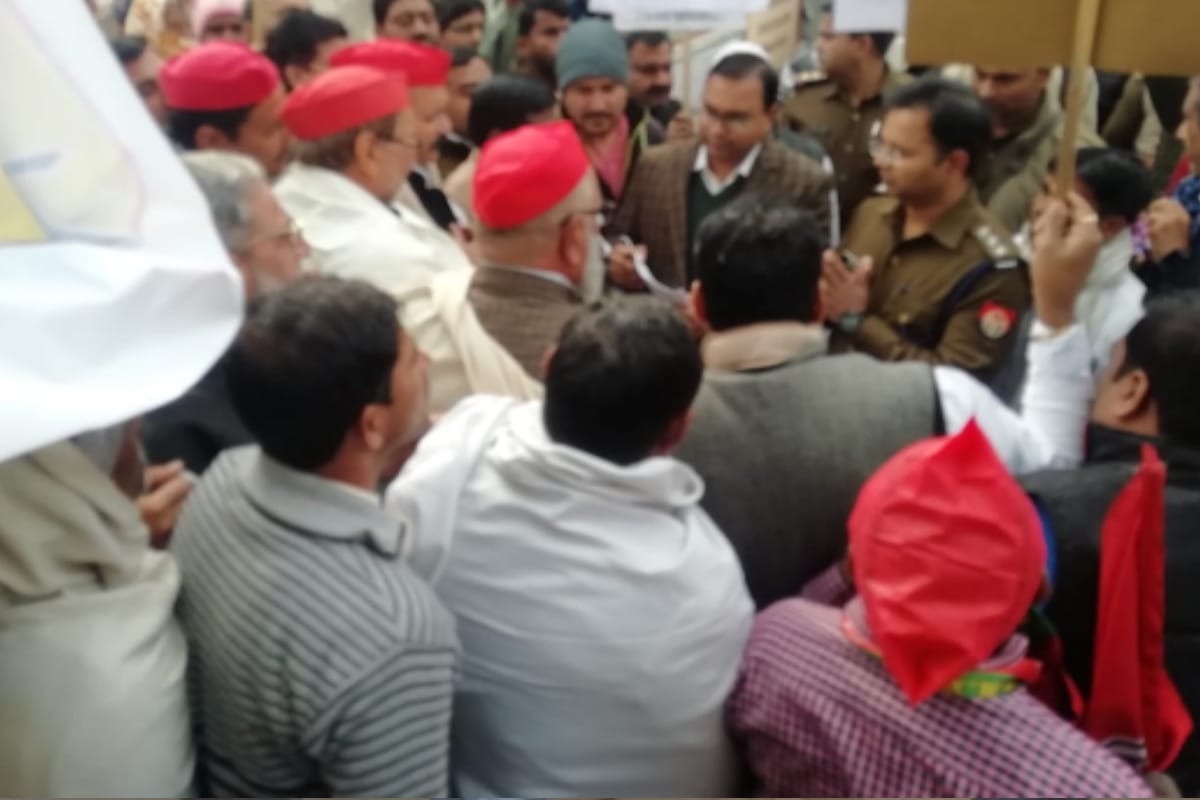 Nrc, caa, cab protest in lakcnow, Internet service stopped in three districts of western UP