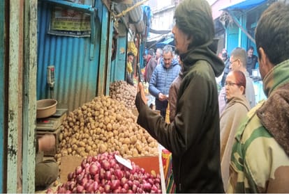 Himachal govt claims failed, onion reaches Rs 140 a kg in Shimla
