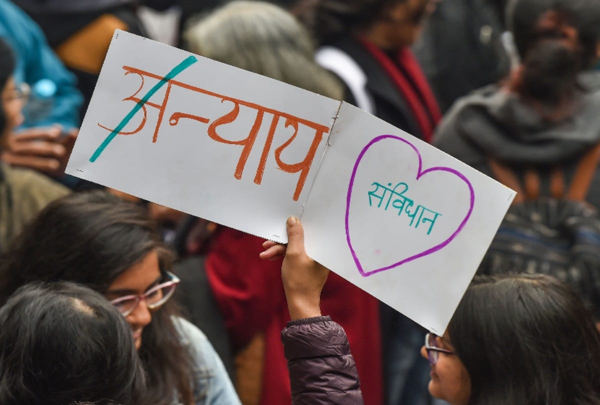 CAA 2019 protest see photos of protest in delhi traffic jam
