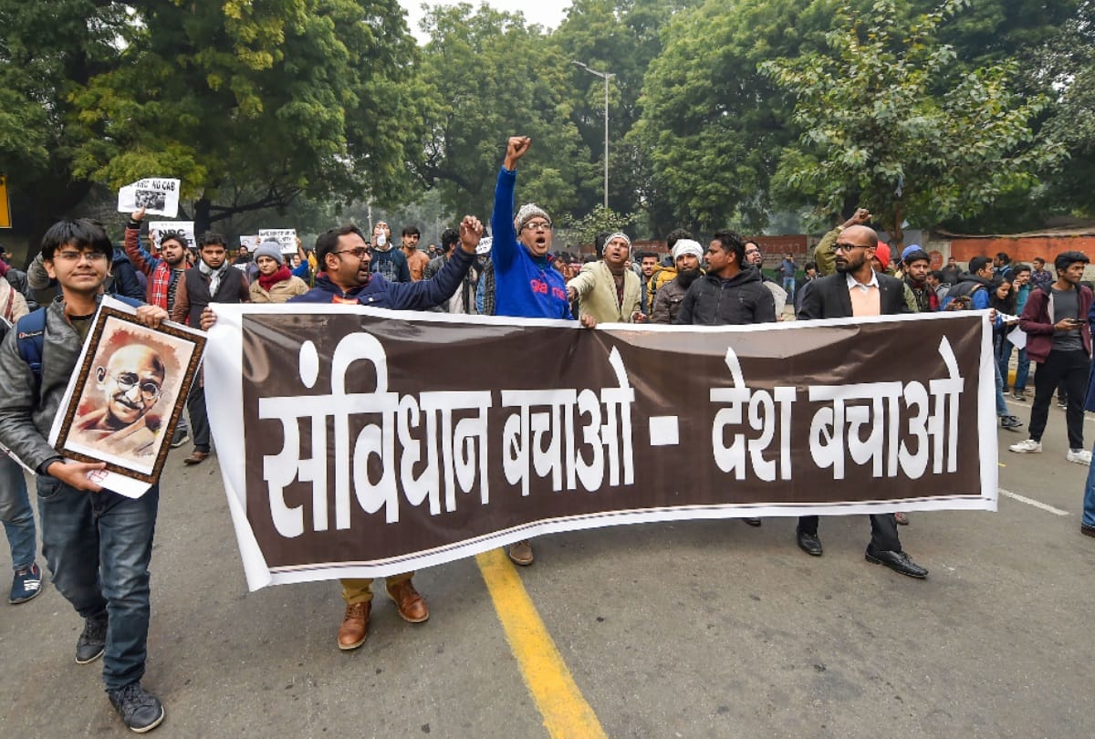 CAA 2019 protest see photos of protest in delhi traffic jam