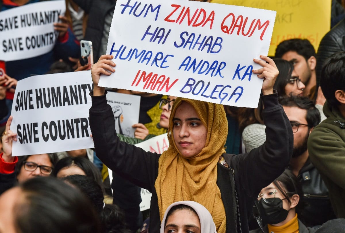 CAA 2019 protest see photos of protest in delhi traffic jam