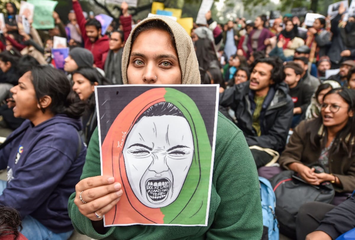 CAA 2019 protest see photos of protest in delhi traffic jam