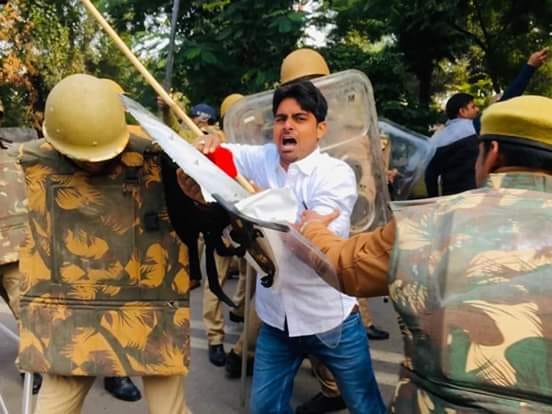 Prayagraj: The city has been transformed into a camp, the force has been on a whim