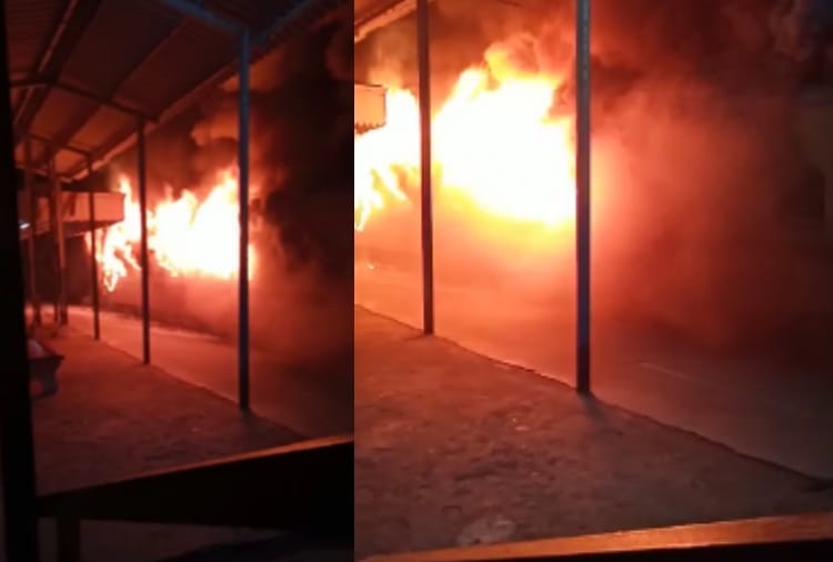 fire in saryu yamuna express train at Kartarpur station
