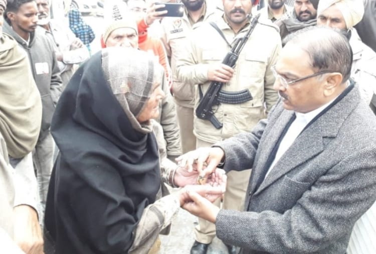 Ferozepur DC helped to elderly couple