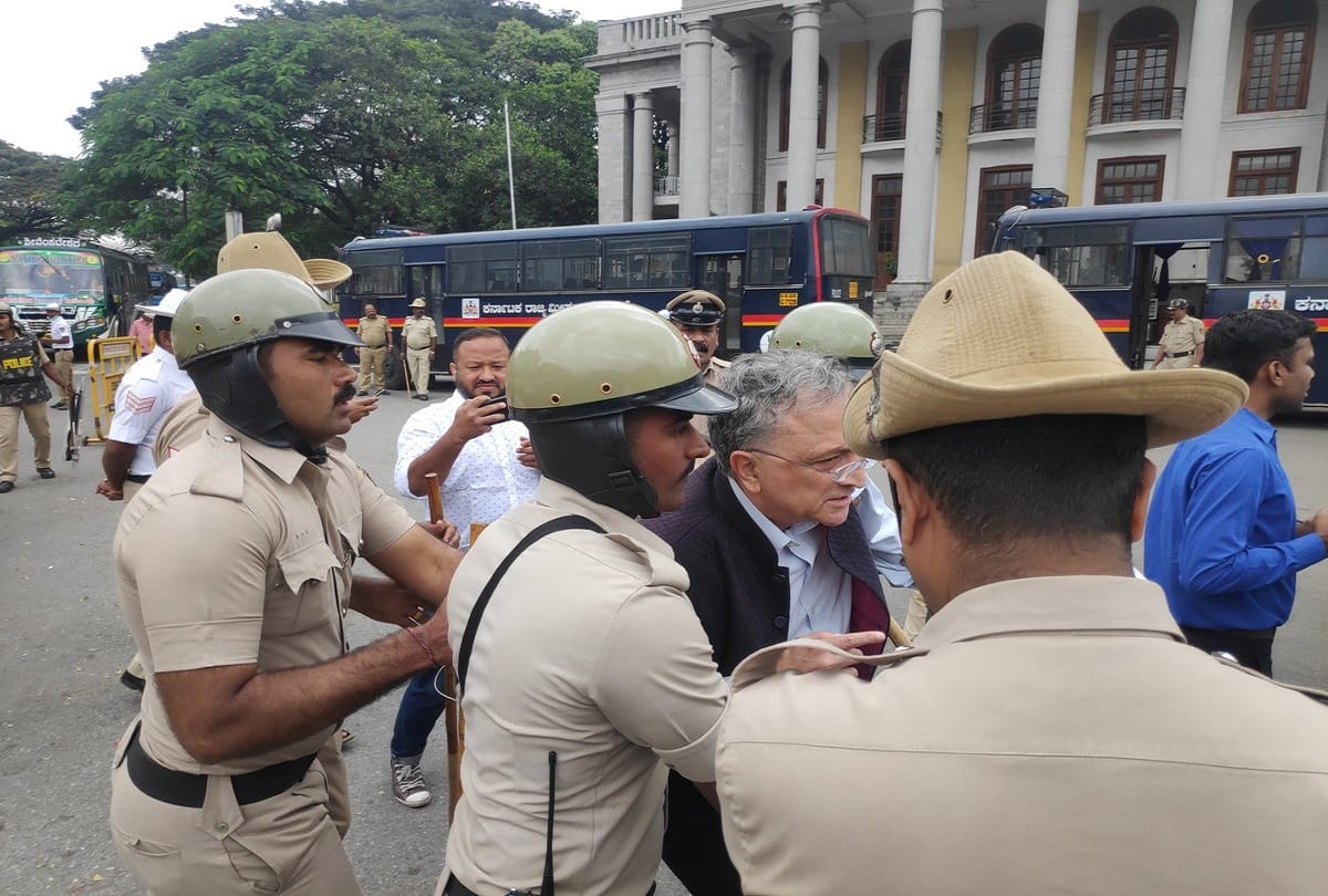 Karnataka Police has detaine historian Ramachandra Guha during protest at Town Hall in Bengaluru