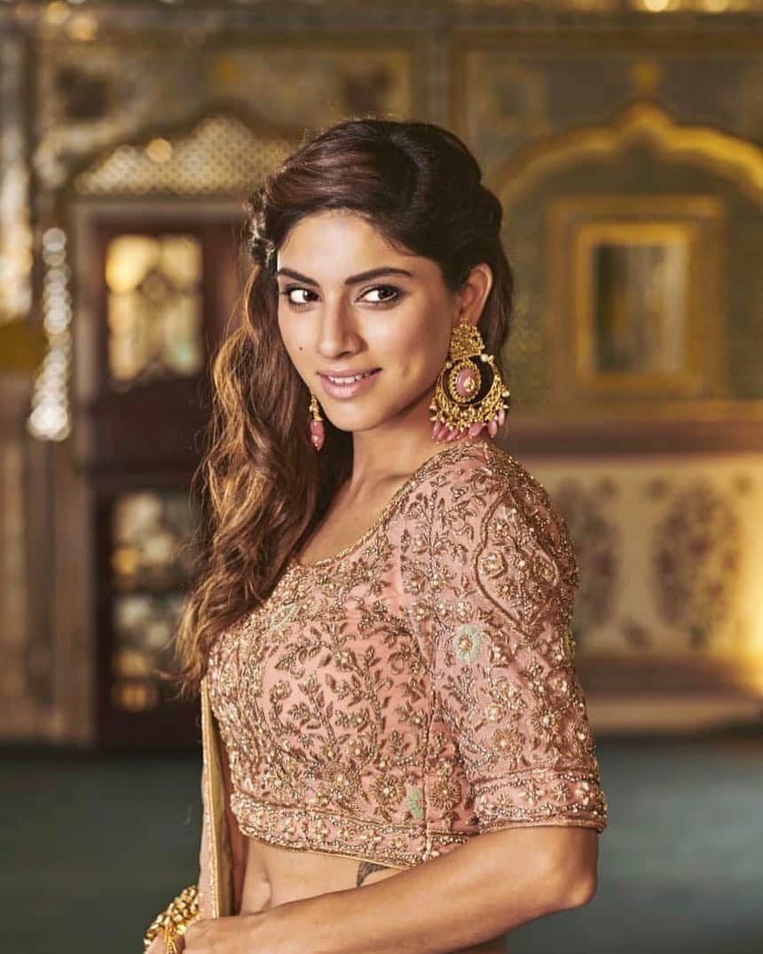 Sapna Pabbi Birthday Special when she dined to bad scene in his first film