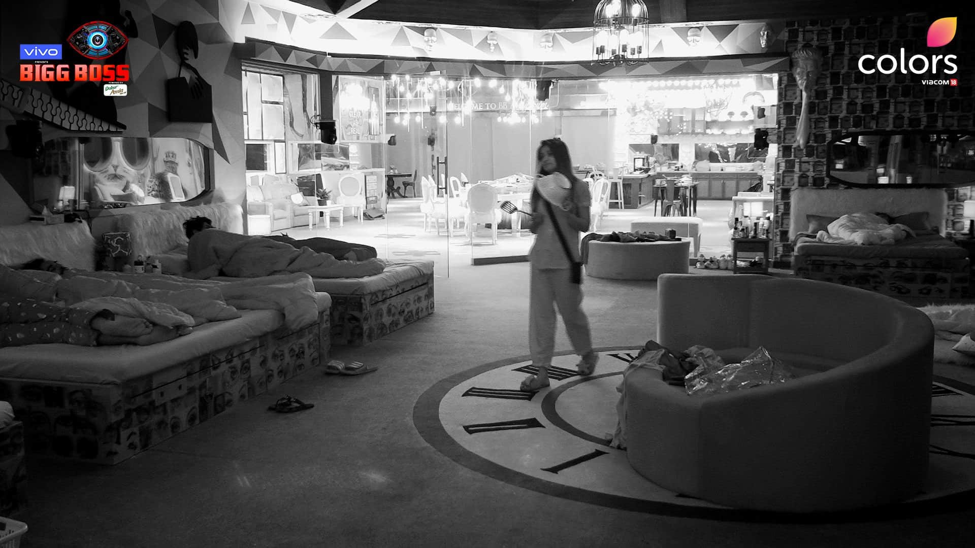 Bigg Boss 13 Shefali Bagga midnight drama irritated housemates Madhurima Tuli thrown Water