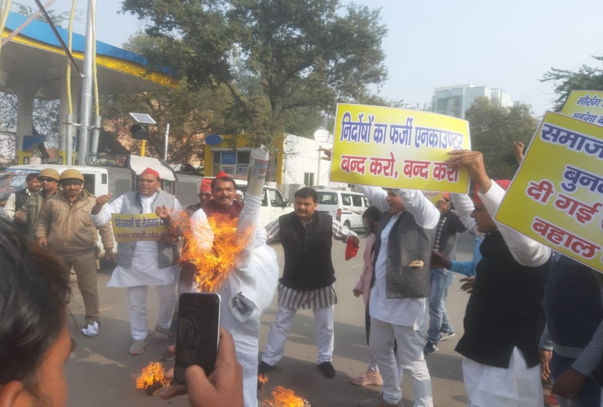 Samajwadi Party Workers Protest Against CAA at Mathura Detained By Police