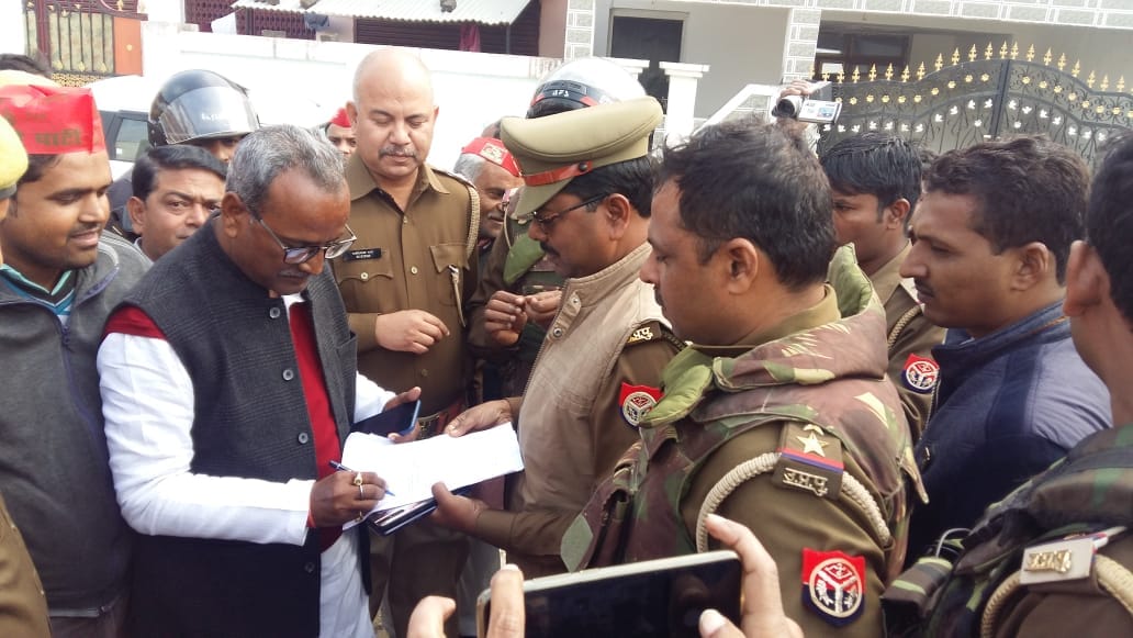 samajwadi party workers protest against citizenship amendment act at gorakhpur nagar nigam