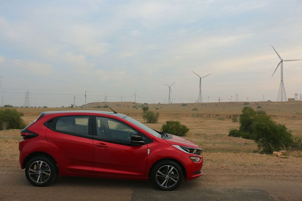 Premium Hatchback Tata Altroz has unique 5 features not available in Maruti Baleno and Hyundai i20