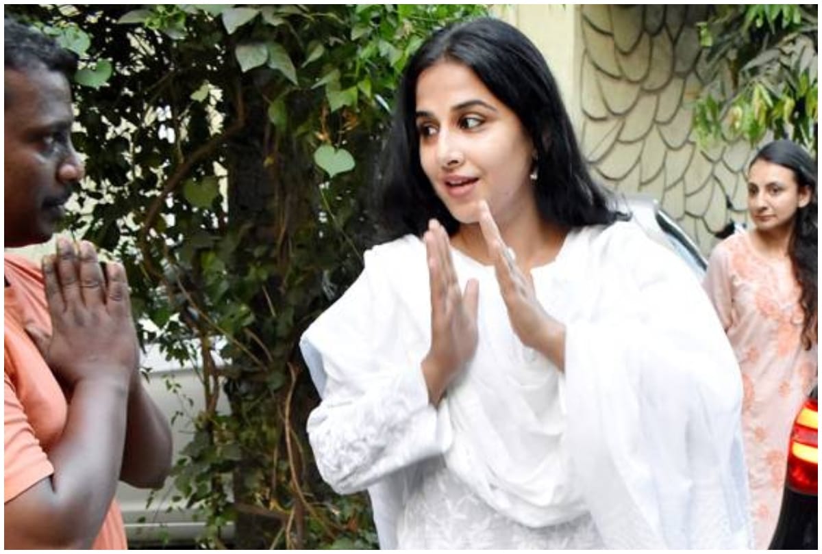 Aishwarya Rai Bachchan Vidya Balan emotional at Makeup artist Subhash Vagal prayer meet