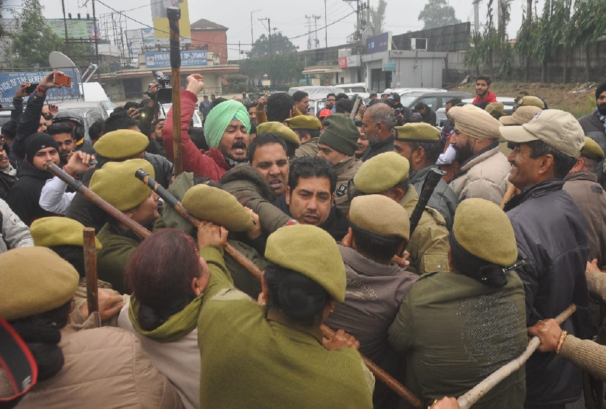Security agencies alert in Kashmir on nationwide opposition to CAA
