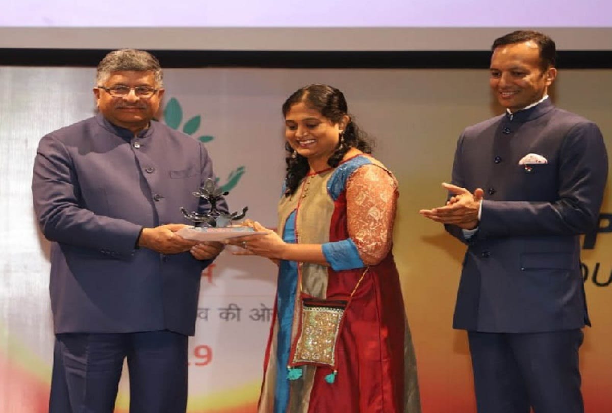 Award to 27 individuals and institutions for better contribution to social service