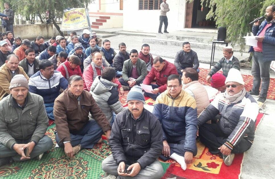 Teachers protest in BYO office, protesting by raising slogans