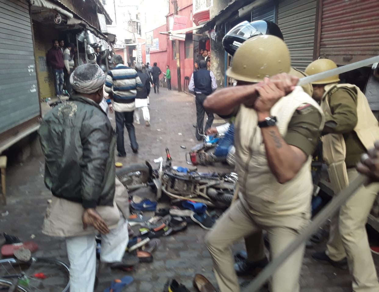Rampage after namaz, stone pelting, police showers sticks, tear gas shells