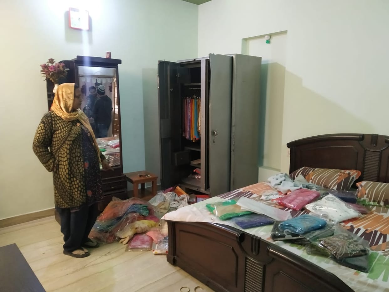 60 lakh theft at property dealer's house in Shastri Nagar
