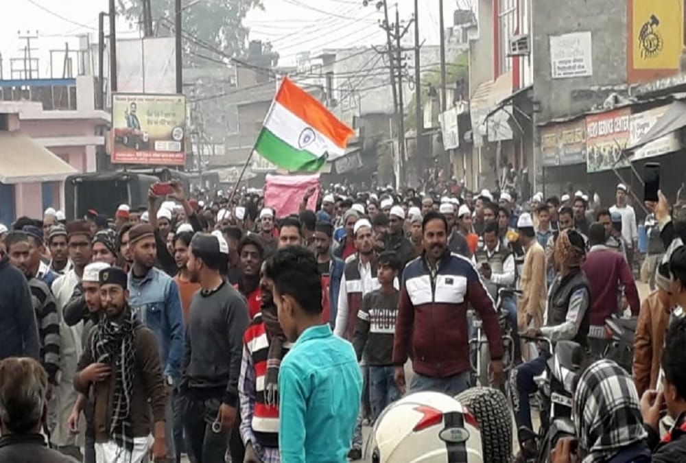 CAA Protest: police control Aggressive public and Ruckus in roorkee haridwar