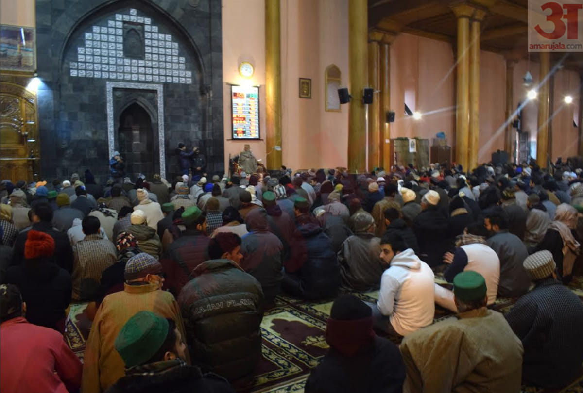 People prayed peacefully in Jamia Masjid, Srinagar Kashmir, after 20 weeks