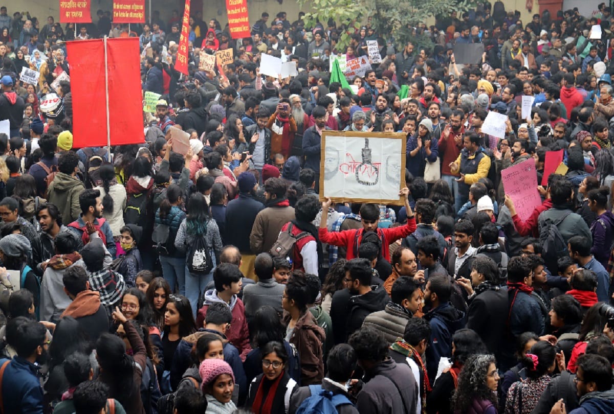 Two big demonstrations in the capital today