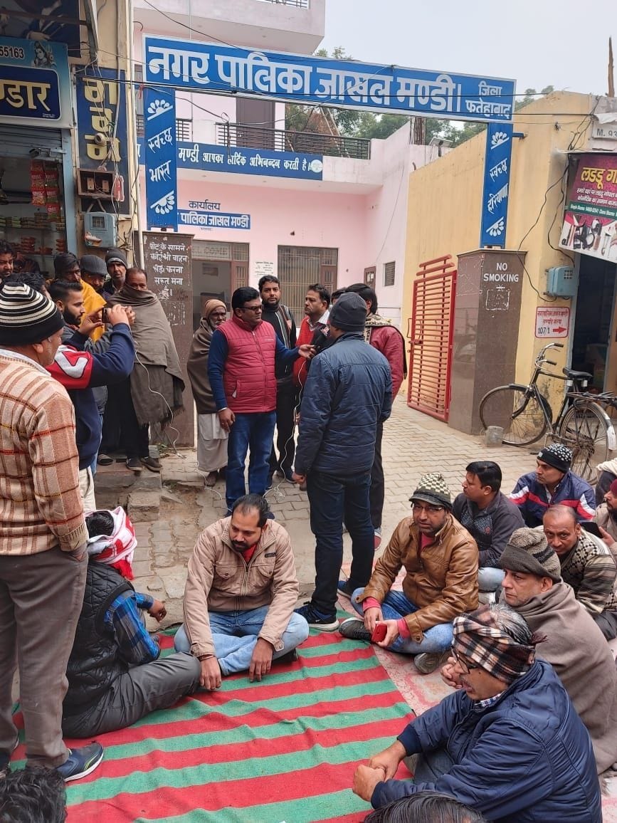 Allegations of harassment in the name of removing encroachment, shopkeepers protest, market incroachement, fatehabad