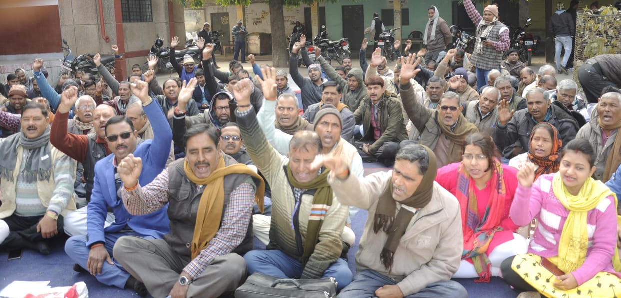 Notice of dismissal of 78 accountants on strike despite ban