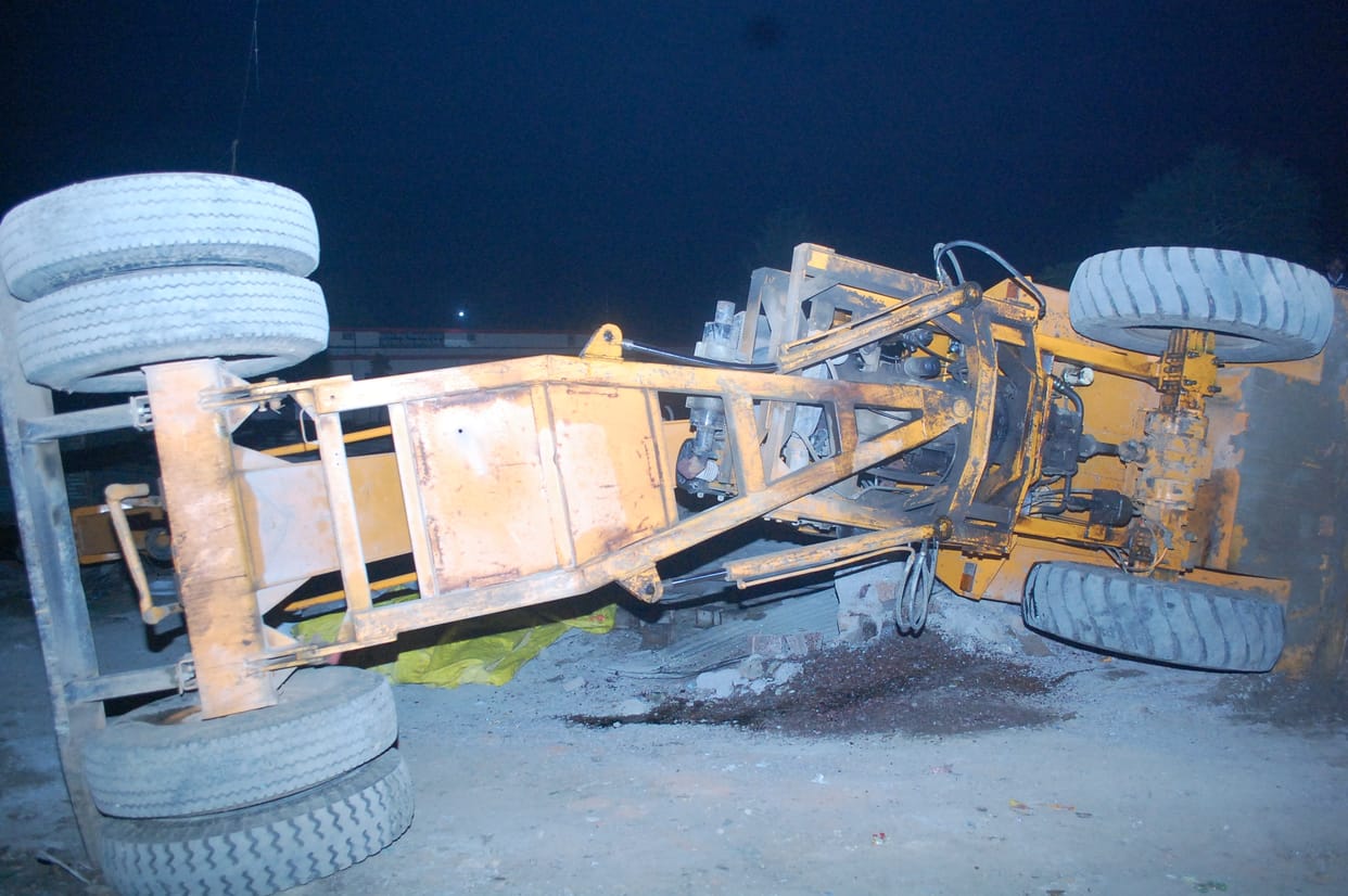 waman died in accident, 9 injured