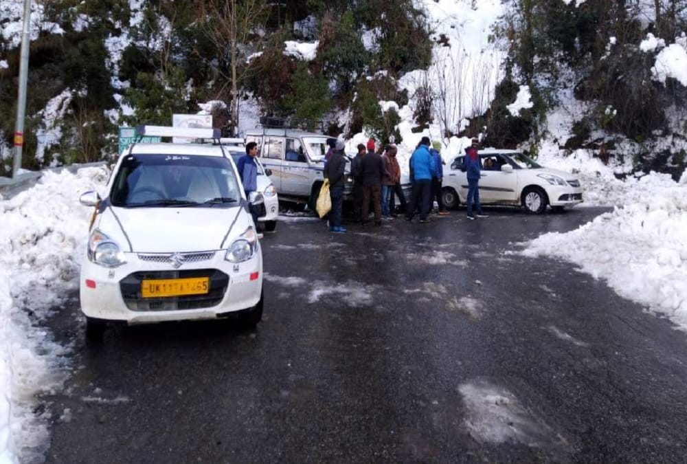 Auli road open after eight days and rishikesh Gangotri Highway 35 hours