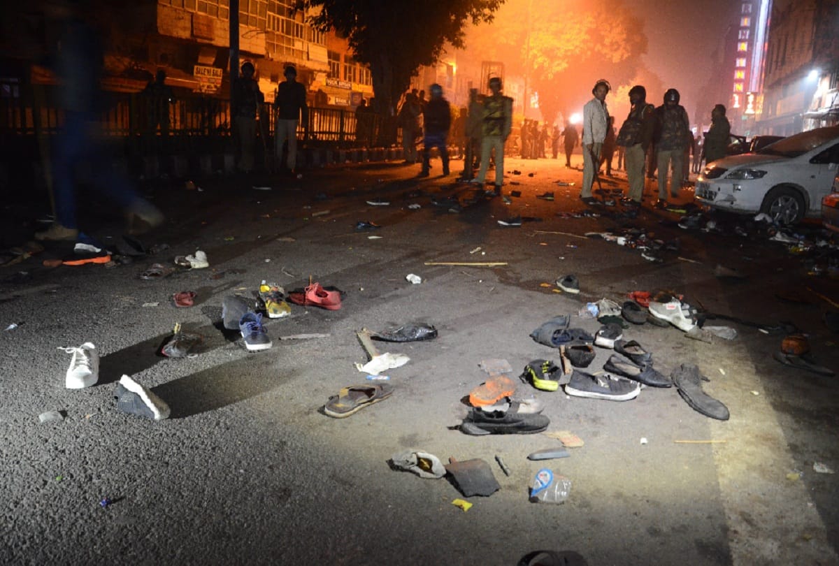 Protesters raged at Delhi Gate stone pelted on police