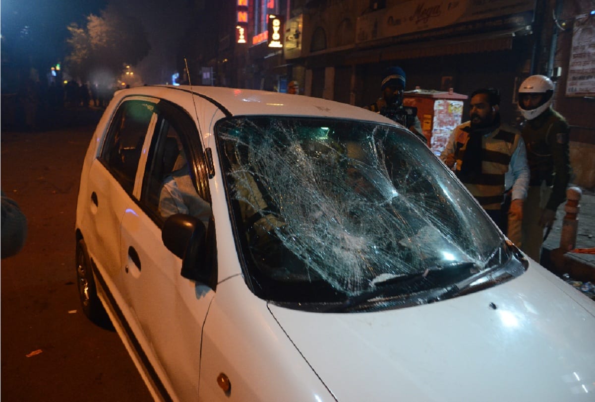 Protesters raged at Delhi Gate stone pelted on police