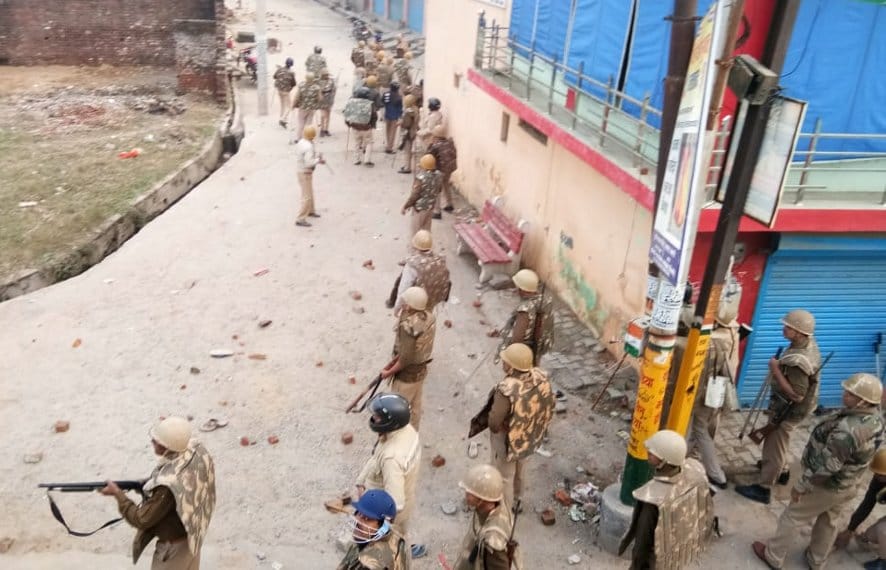 Stones in Najibabad and Jalalabad, many injured